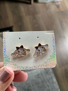 NWT Cinna Earrings